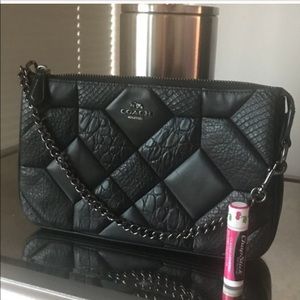 🤩 Coach leather wristlet/clutch 🤩